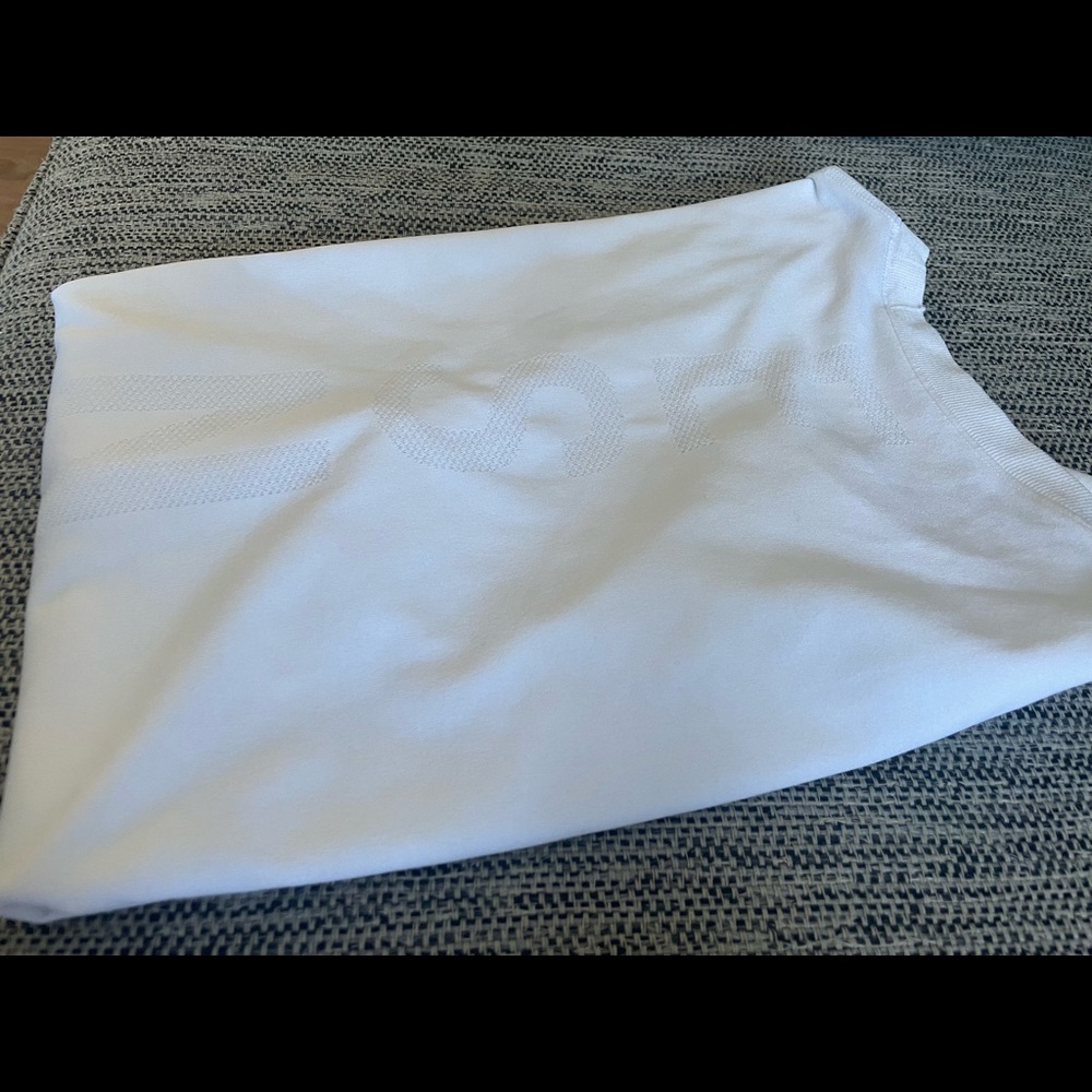 Esntls sport shirt (small)